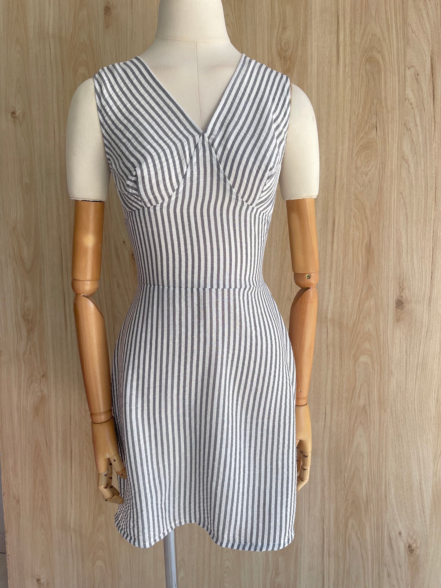 Vestido Rallas Escote V