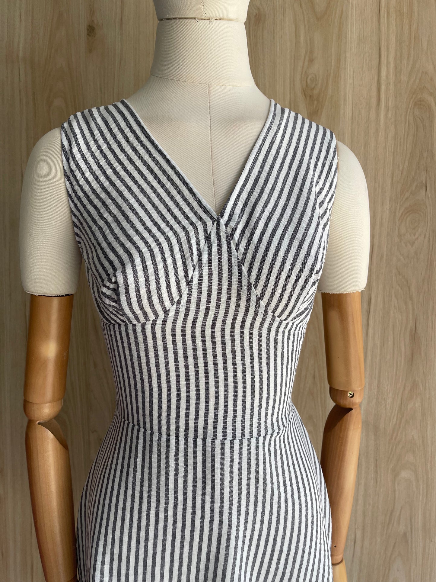 Vestido Rallas Escote V