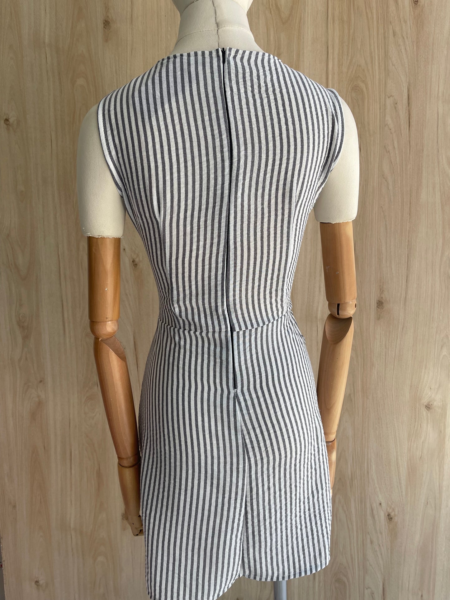 Vestido Rallas Escote V