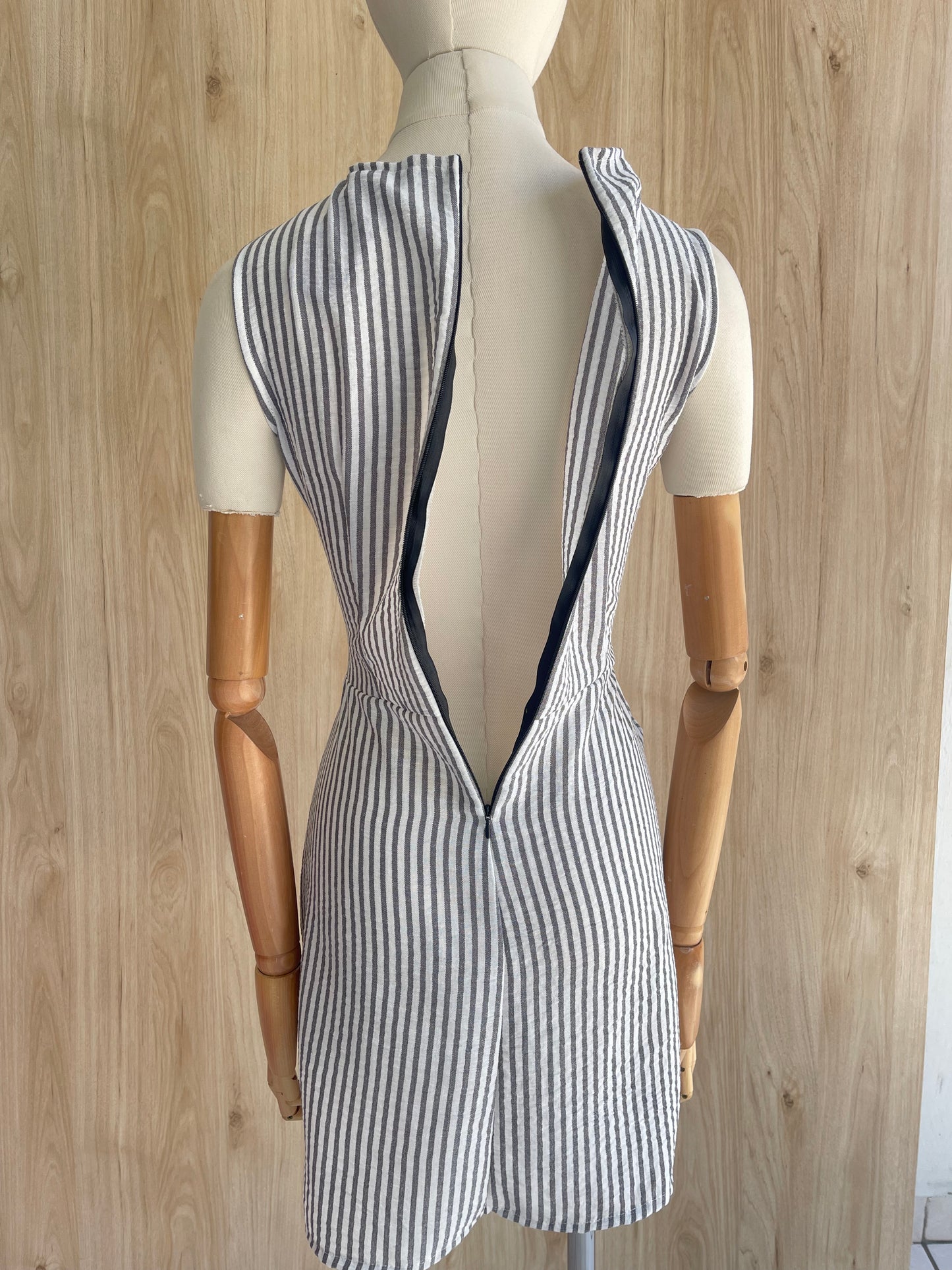 Vestido Rallas Escote V