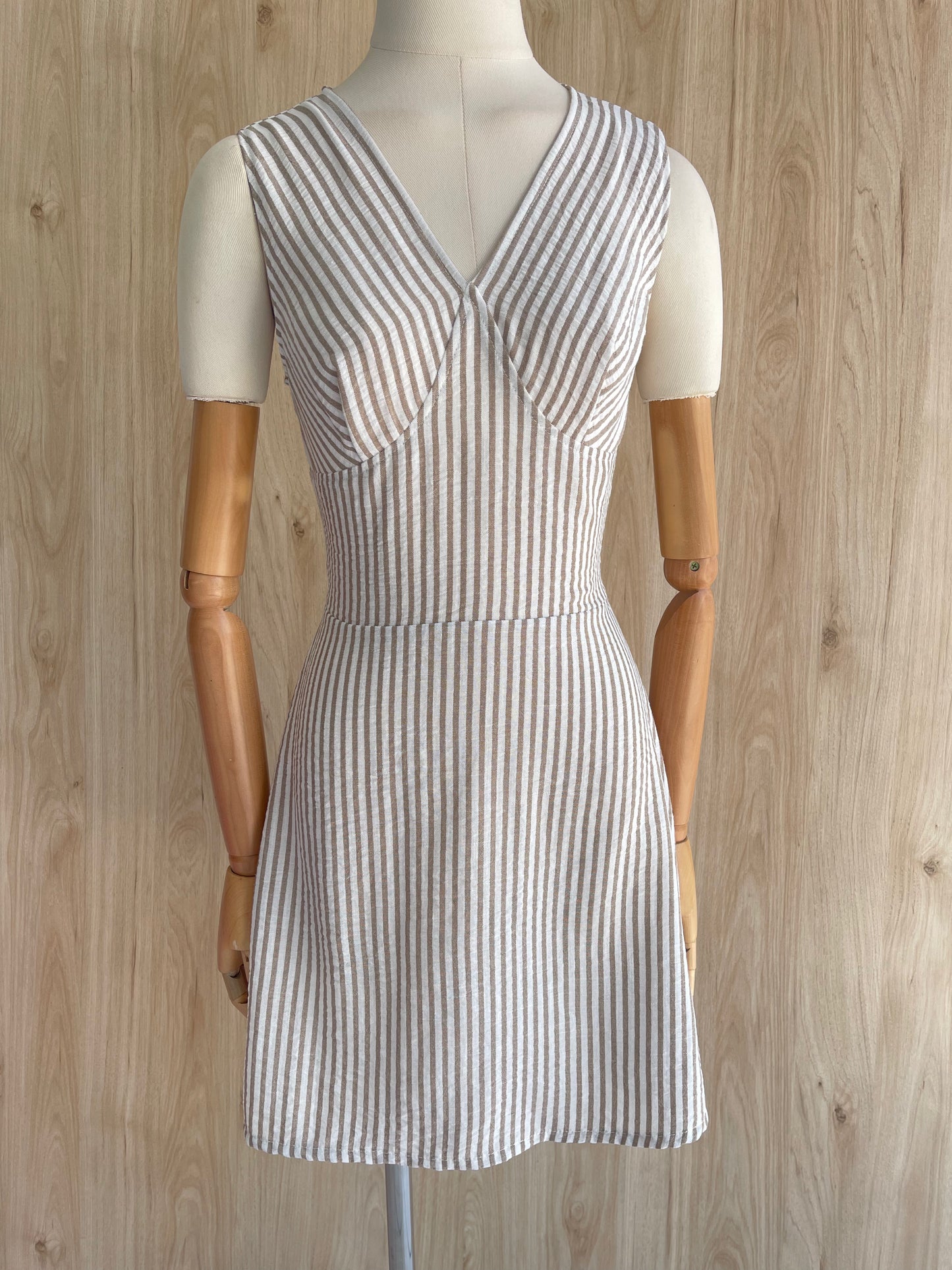 Vestido Rallas Escote V