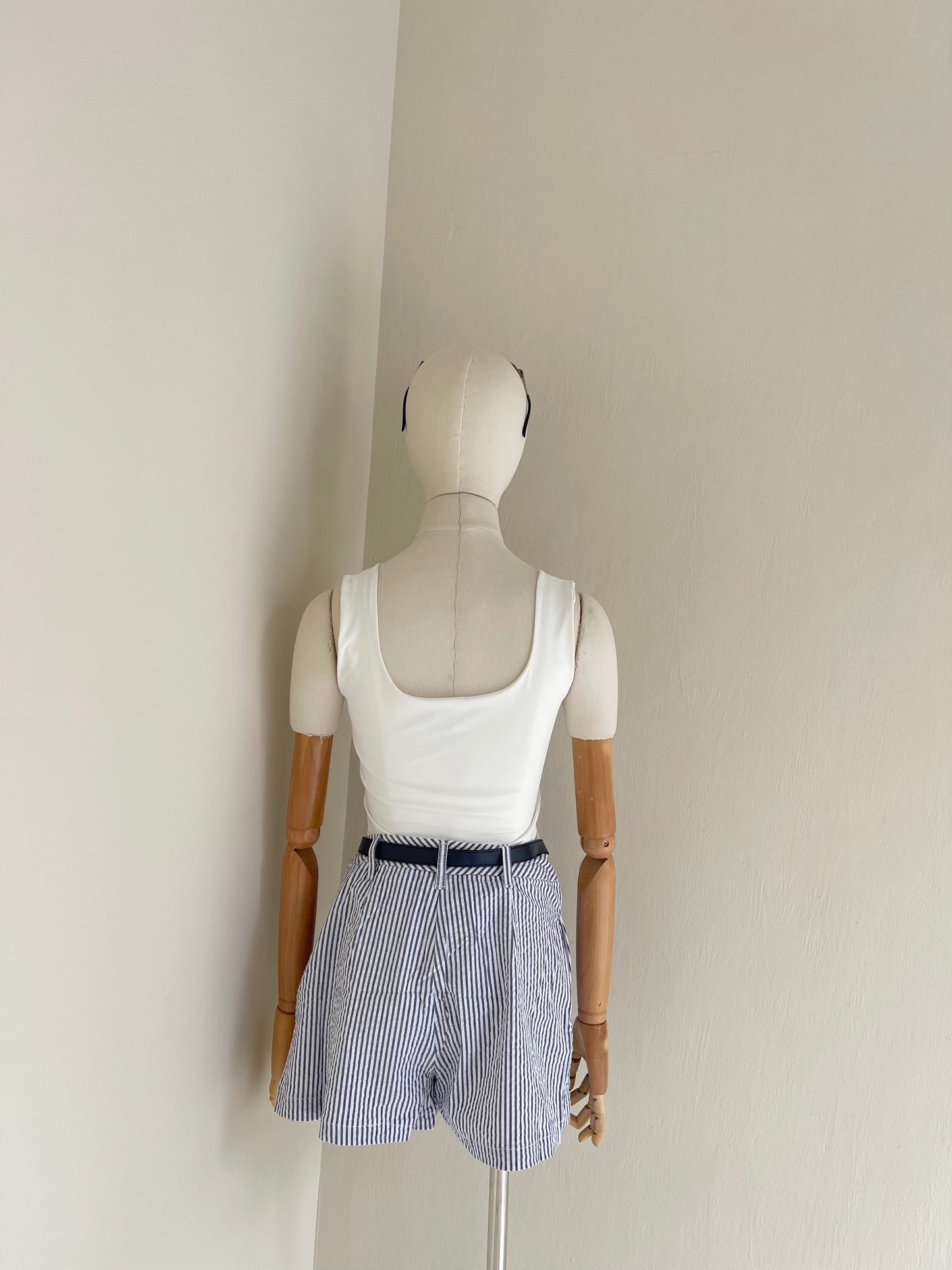 Short Falda Lineas Con Cinturón