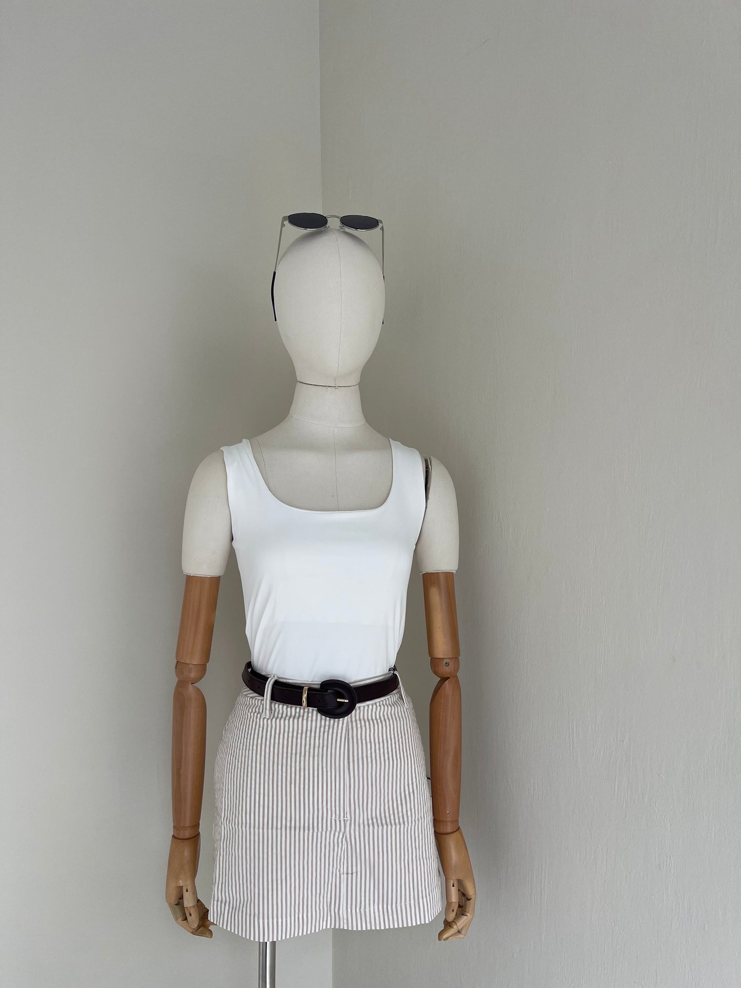 Short Falda Lineas Con Cinturón