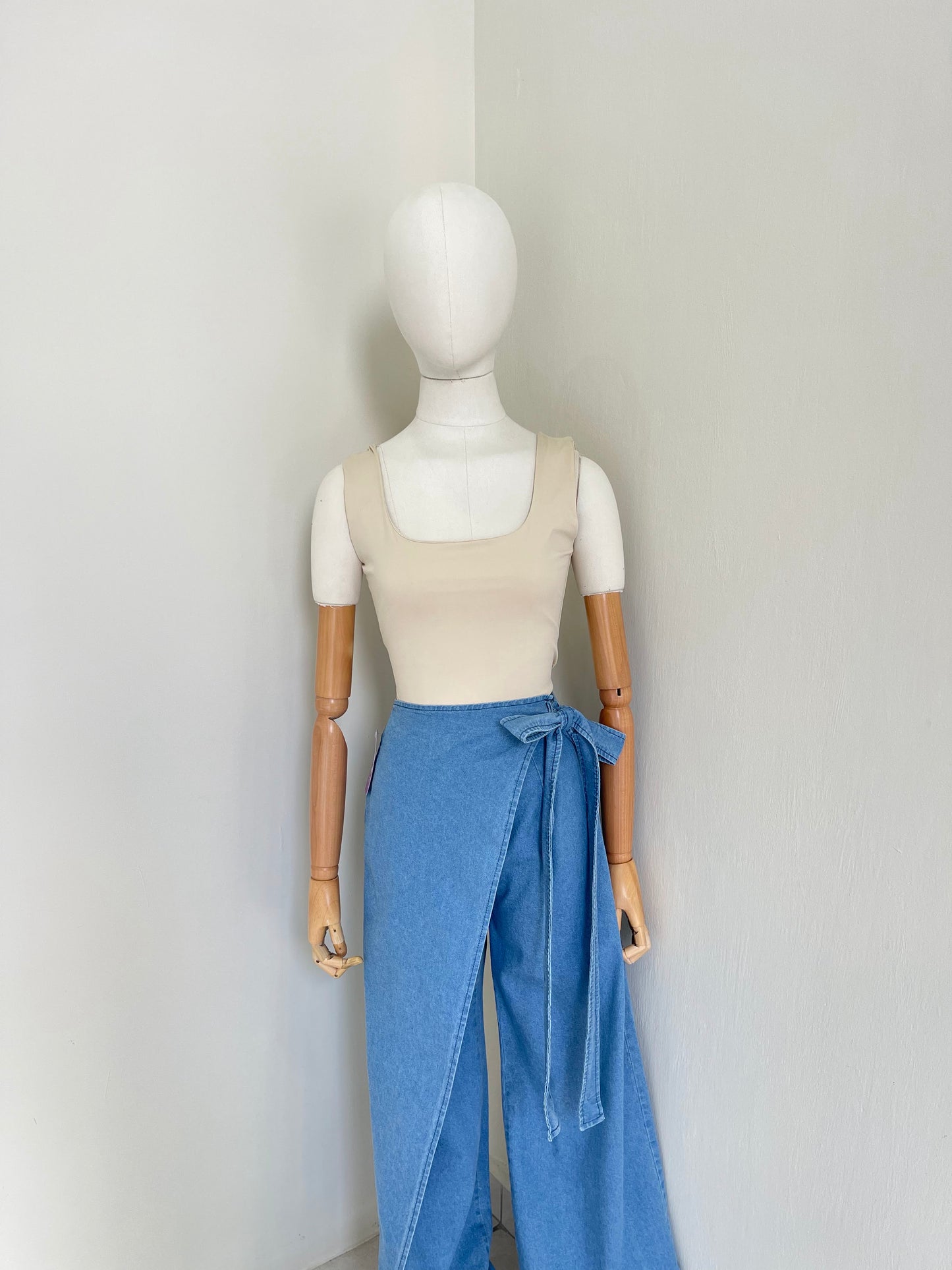 Pantalón De Mezclilla Cruzado