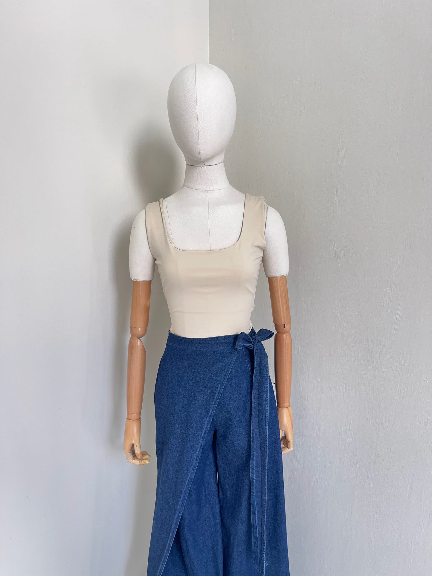 Pantalón De Mezclilla Cruzado
